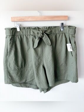 Reitmans Shorts XL army green olive womens casual shorts light weight